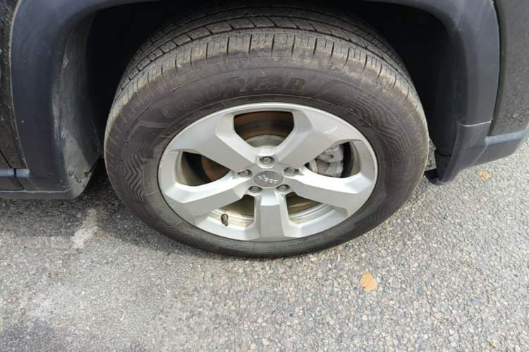 Used Jeep Compass 2019 220T Automatic Family Edition Right Front Wheel Hub
