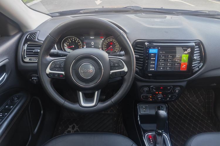 Used Jeep Compass 2019 220T Automatic Family Edition Steering Wheel