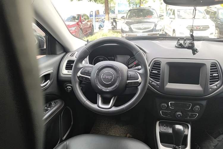 Used Jeep Compass 2019 200T Automatic Enjoyment - Connected Large Screen Version Steering Wheel