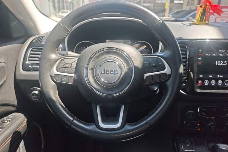 Used Jeep Compass 2019 220T Automatic Family Edition Steering Wheel