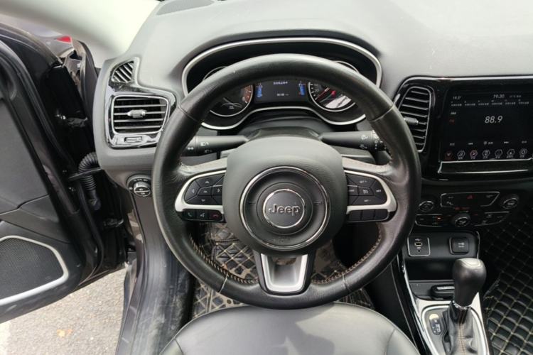Used Jeep Compass 2019 220T Automatic Family Edition Steering Wheel