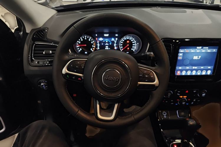 Used Jeep Compass 2019 220T Automatic Family Edition Steering Wheel