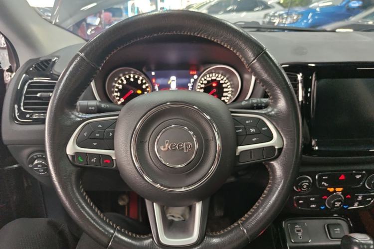 Used Jeep Compass 2019 220T Automatic Family Edition Steering Wheel