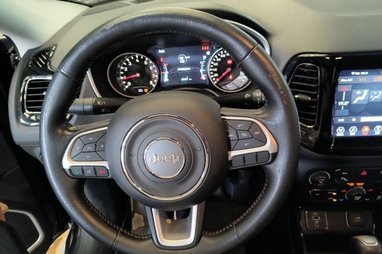Used Jeep Compass 2019 220T Automatic Family Edition Steering Wheel