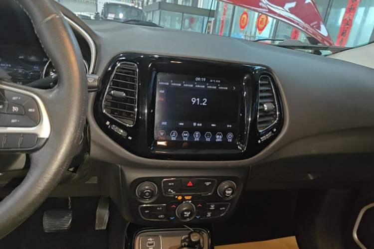 Used Jeep Compass 2019 220T Automatic Family Edition Audio And AC Panel