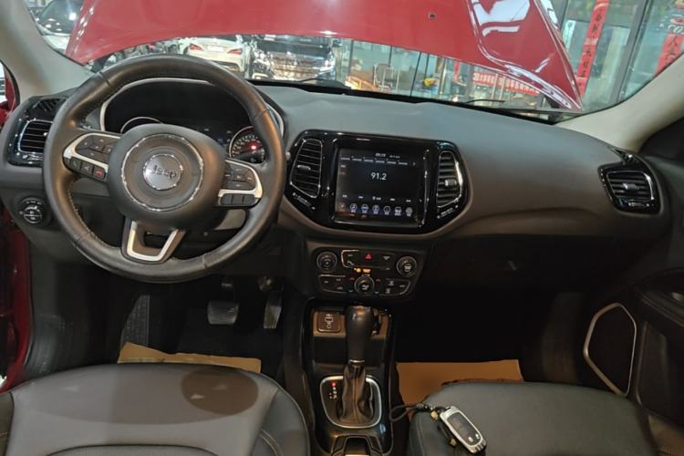 Used Jeep Compass 2019 220T Automatic Family Edition Center Console