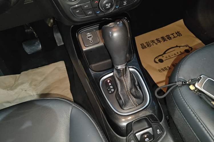 Used Jeep Compass 2019 220T Automatic Family Edition Gear Lever