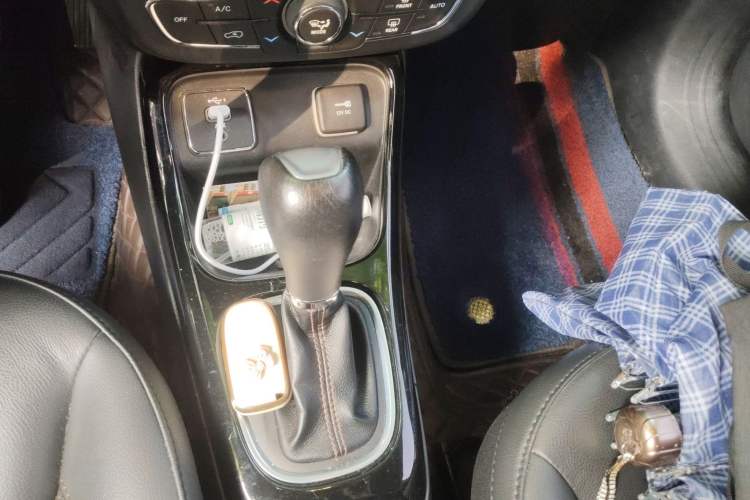 Used Jeep Compass 2019 220T Automatic Family Edition Gear Lever