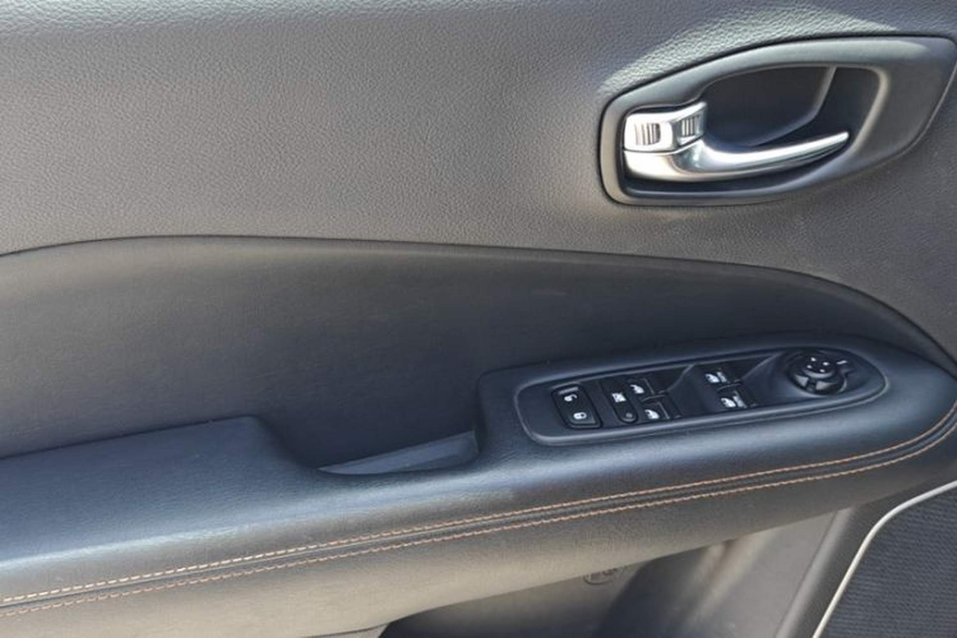 Used Jeep Compass 2019 220T Automatic Family Enjoyment Four-Wheel Drive Edition Interior 3
