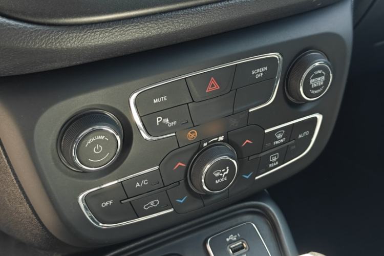 Used Jeep Compass 2019 220T Automatic Family Enjoyment Four-Wheel Drive Edition Interior 4