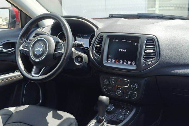 Used Jeep Compass 2019 220T Automatic Family Enjoyment Four-Wheel Drive Edition Interior 9