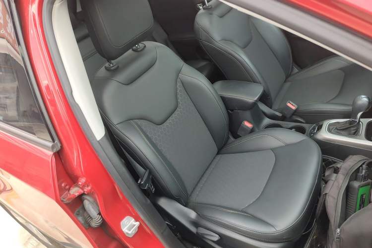 Used Jeep Compass 2019 220T Automatic Enjoyment Version Right Front Seat