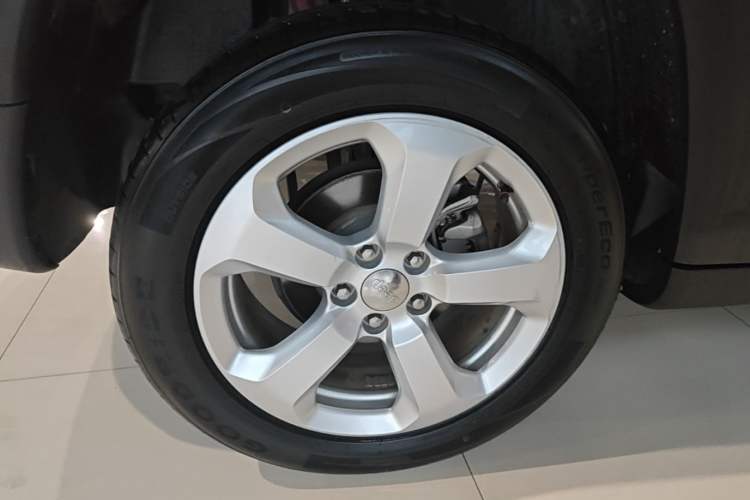 Used Jeep Compass 2019 220T Automatic Family Edition Right Rear Wheel Hub