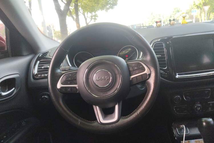 Used Jeep Compass 2019 220T Automatic Family Edition Steering Wheel