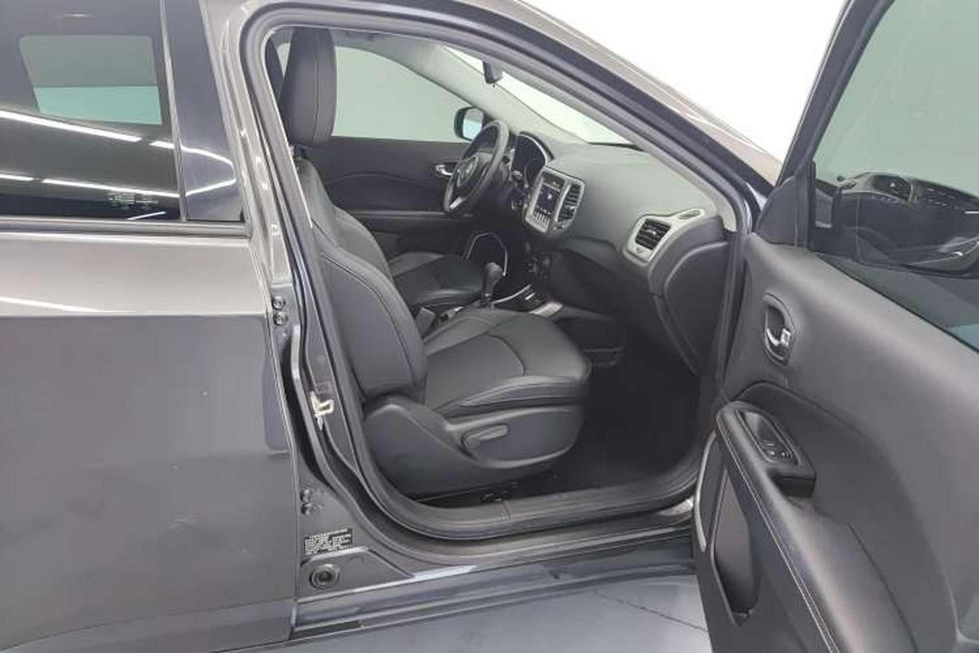 Used Jeep Compass 2019 220T Automatic Enjoyment Version Right Front Seat