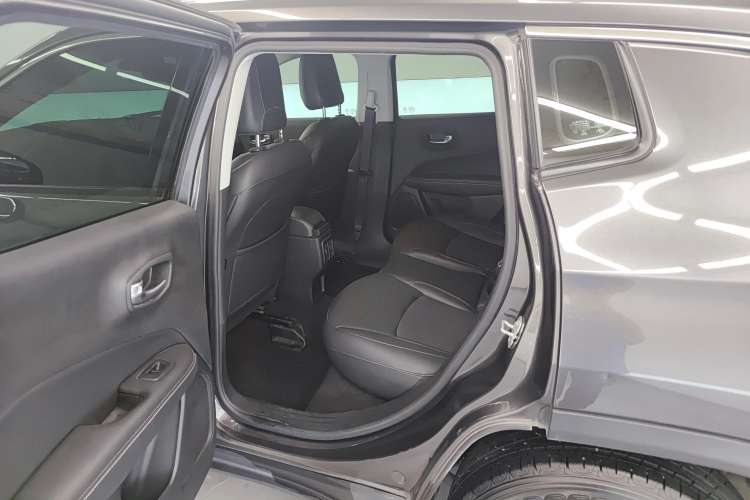 Used Jeep Compass 2019 220T Automatic Enjoyment Version Right Rear Seat