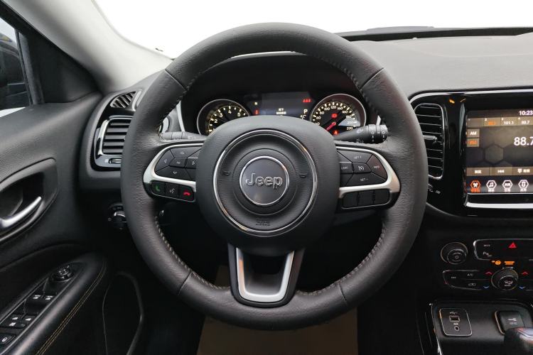 Used Jeep Compass 2019 220T Automatic Family Edition Steering Wheel