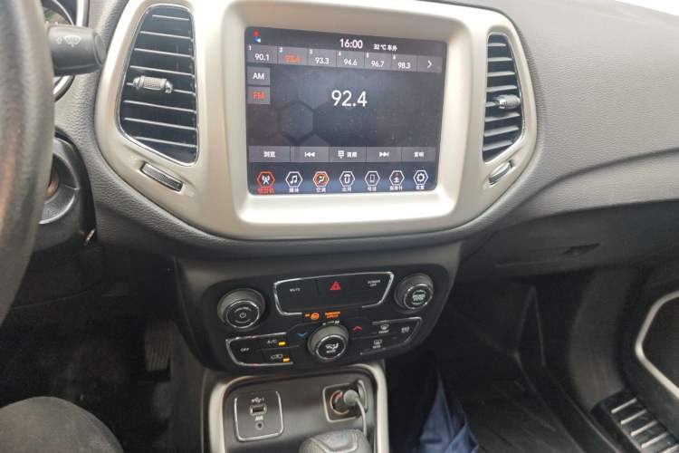 Used Jeep Compass 2019 220T Automatic Enjoyment Version Audio And AC Panel