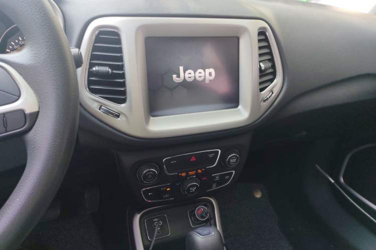 Used Jeep Compass 2019 220T Automatic Enjoyment Version Audio And AC Panel