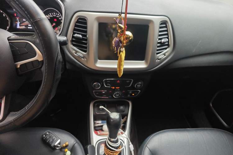 Used Jeep Compass 2019 200T Automatic Family Edition - Connected Large Screen Version Audio And AC Panel
