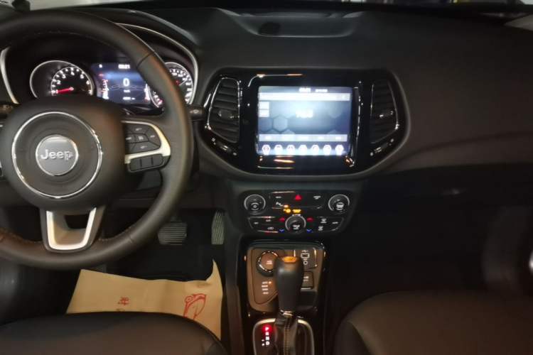 Used Jeep Compass 2019 220T Automatic Family Enjoyment Four-Wheel Drive Edition Audio And AC Panel