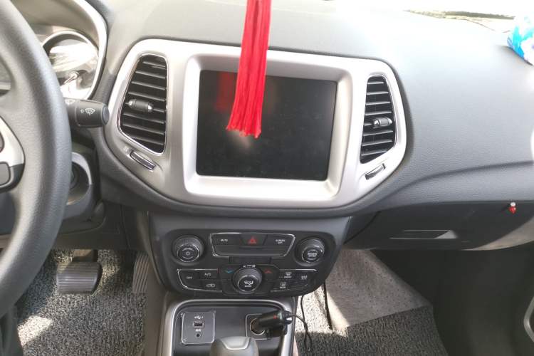 Used Jeep Compass 2019 220T Automatic Enjoyment Version Audio And AC Panel