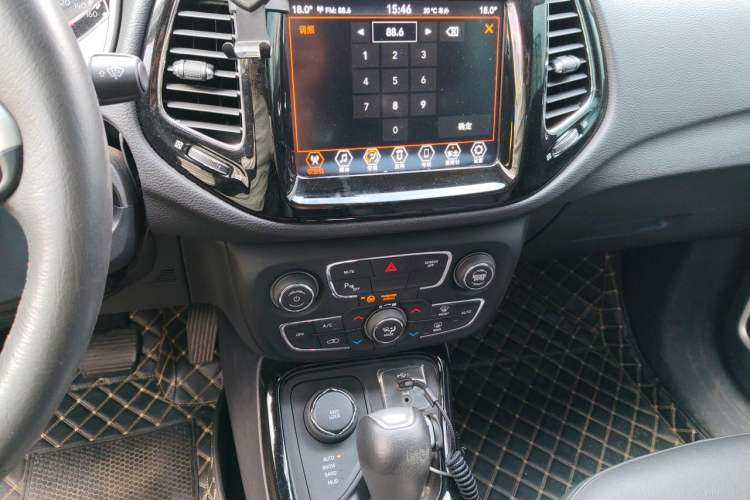 Used Jeep Compass 2019 220T Automatic Family Enjoyment Four-Wheel Drive Edition Audio And AC Panel