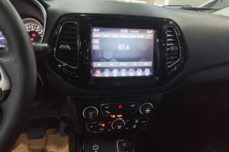Used Jeep Compass 2019 220T Automatic Family Edition Audio And AC Panel