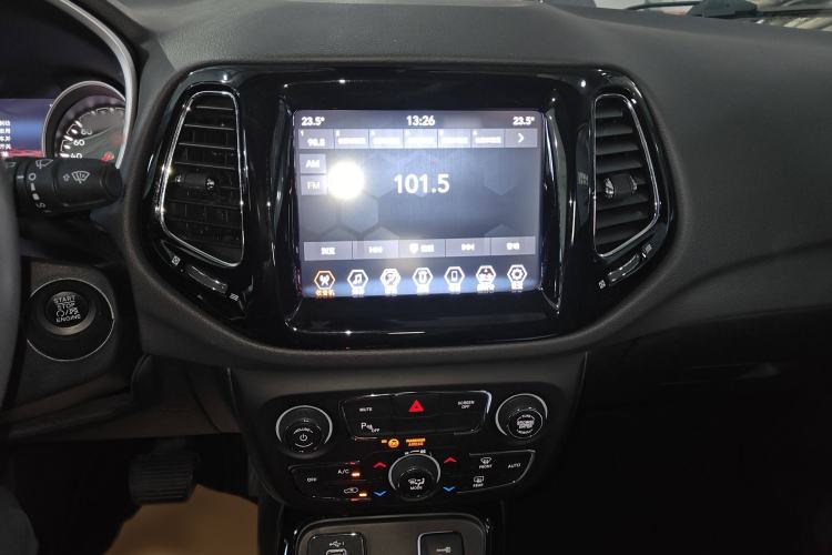 Used Jeep Compass 2019 220T Automatic Family Edition Audio And AC Panel
