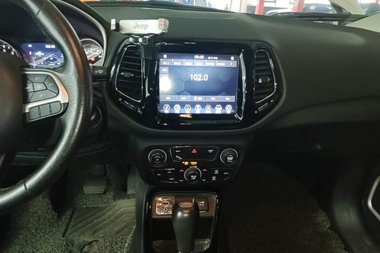 Used Jeep Compass 2019 220T Automatic Family Edition Audio And AC Panel