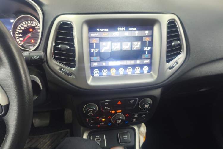 Used Jeep Compass 2019 200T Automatic Family Edition - Connected Large Screen Version Audio And AC Panel