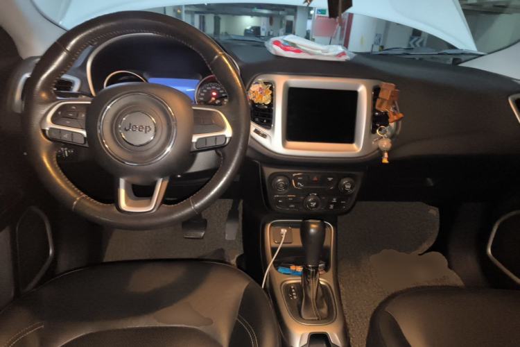 Used Jeep Compass 2019 200T Automatic Family Edition - Connected Large Screen Version Center Console