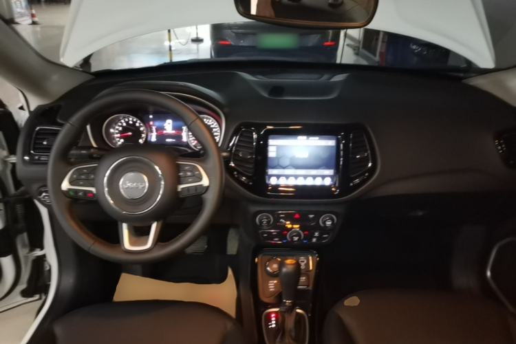 Used Jeep Compass 2019 220T Automatic Family Enjoyment Four-Wheel Drive Edition Center Console