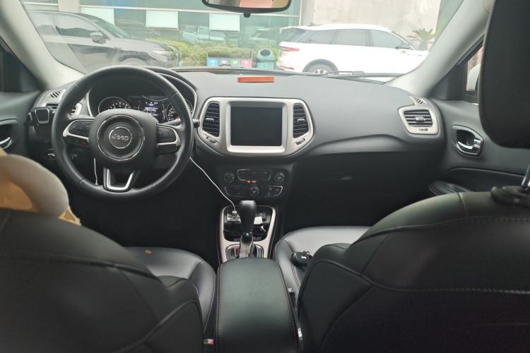 Used Jeep Compass 2019 220T Automatic Enjoyment Version Center Console