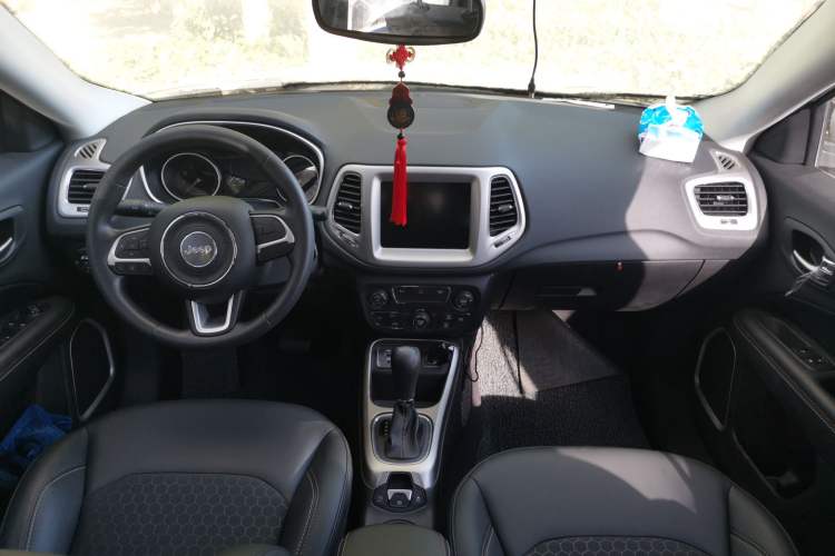 Used Jeep Compass 2019 220T Automatic Enjoyment Version Center Console