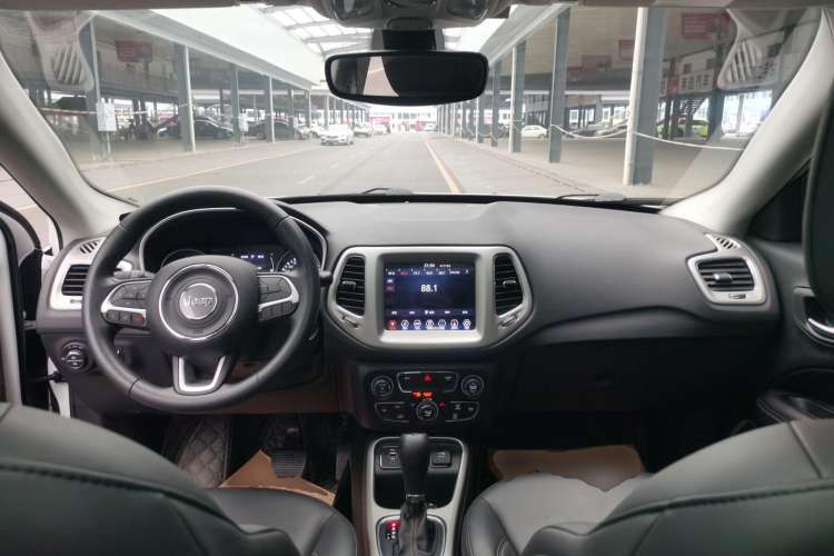 Used Jeep Compass 2019 220T Automatic Enjoyment Version Center Console