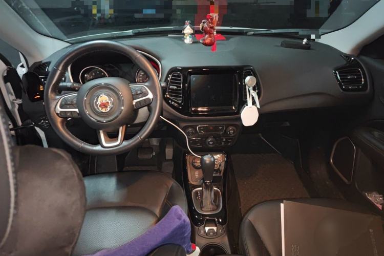 Used Jeep Compass 2019 220T Automatic Family Enjoyment Four-Wheel Drive Edition Center Console