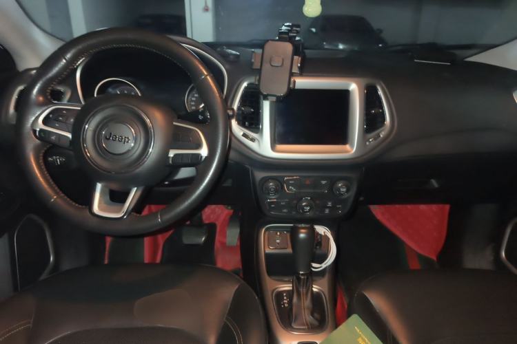 Used Jeep Compass 2019 200T Automatic Family Edition - Connected Large Screen Version Center Console