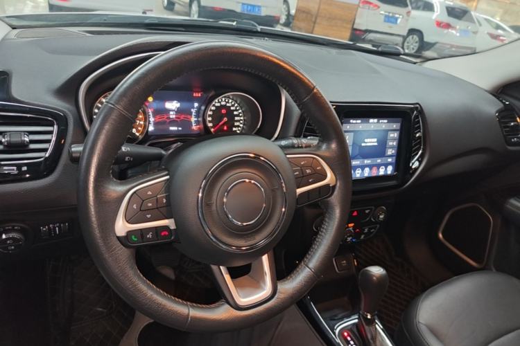 Used Jeep Compass 2019 220T Automatic Family Edition Center Console