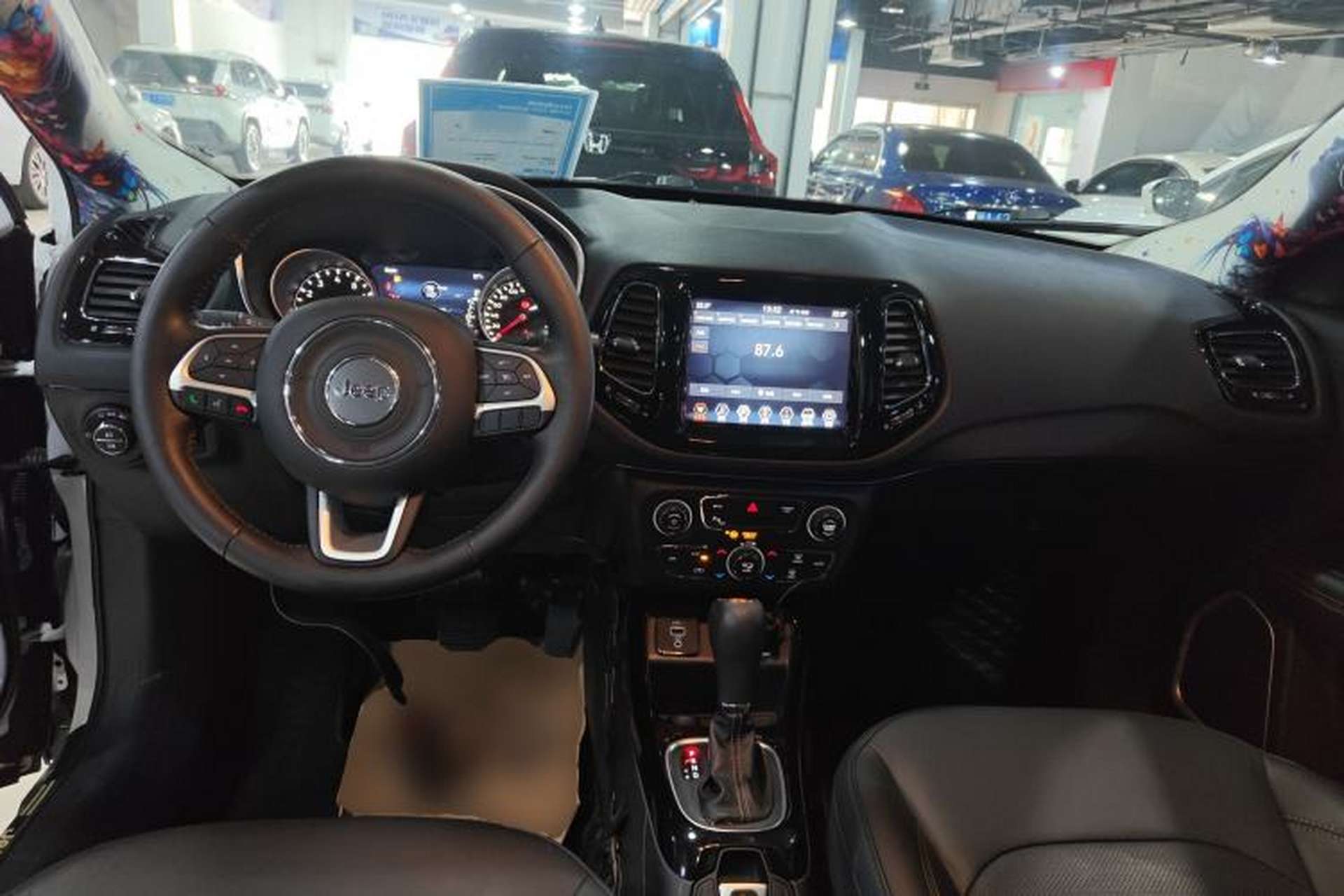 Used Jeep Compass 2019 220T Automatic Family Edition Center Console