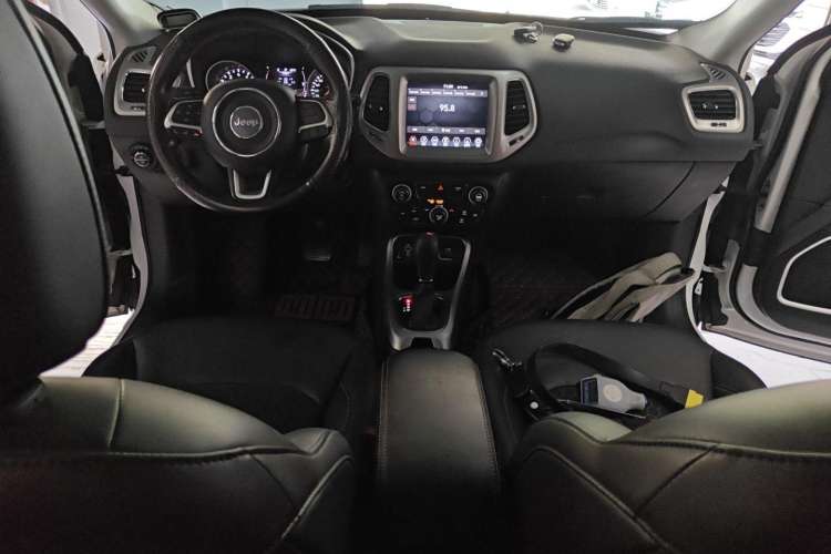 Used Jeep Compass 2019 220T Automatic Enjoyment Version Center Console
