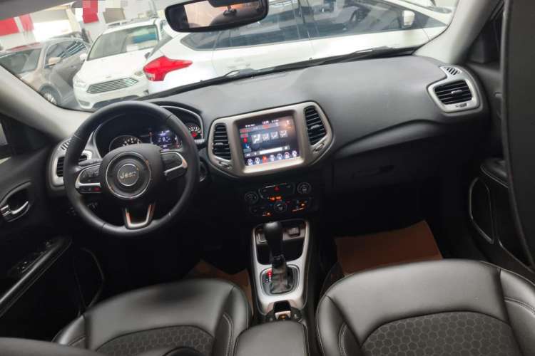 Used Jeep Compass 2019 220T Automatic Enjoyment Version Center Console