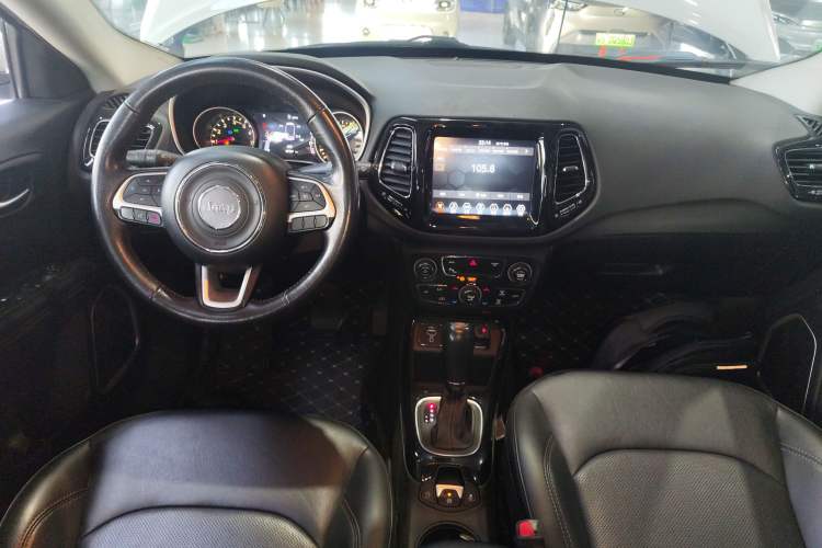 Used Jeep Compass 2019 220T Automatic Family Edition Center Console