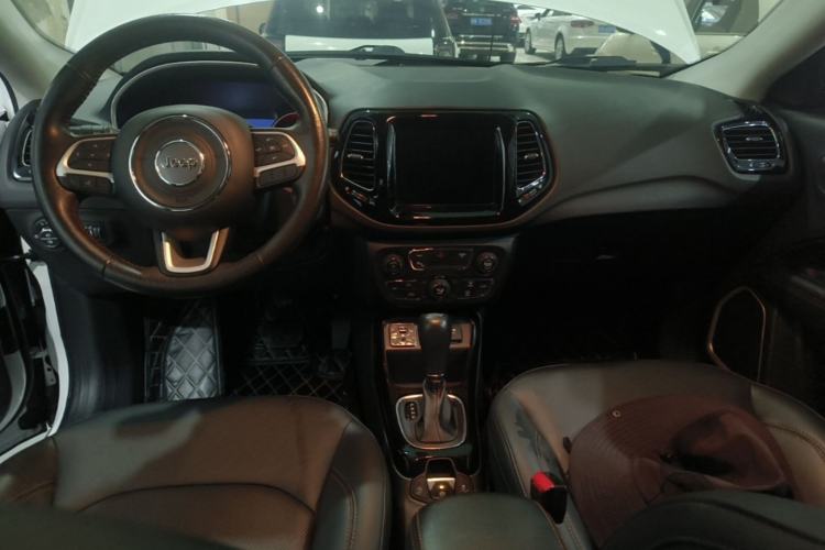 Used Jeep Compass 2019 220T Automatic Family Edition Center Console
