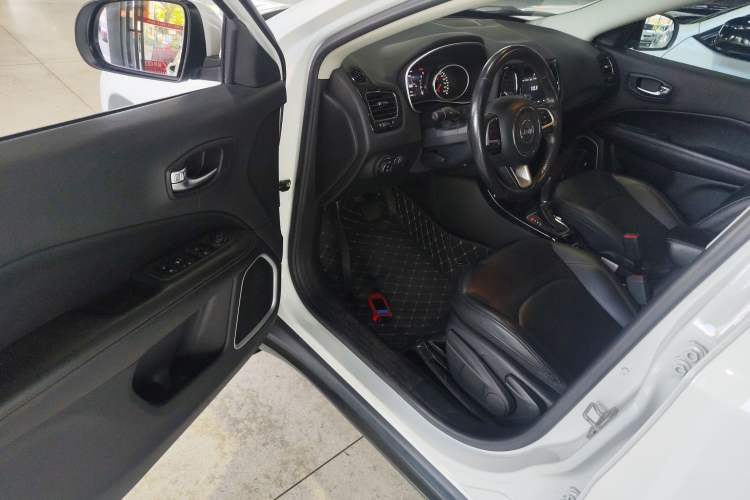 Used Jeep Compass 2019 220T Automatic Family Edition Driver Seat