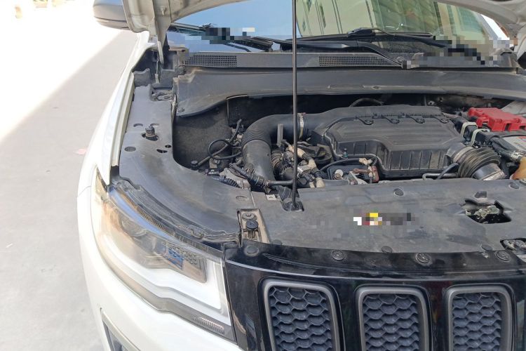 Used Jeep Compass 2019 220T Automatic Four-Wheel Drive High-Performance Flagship Edition Engine Bay Right