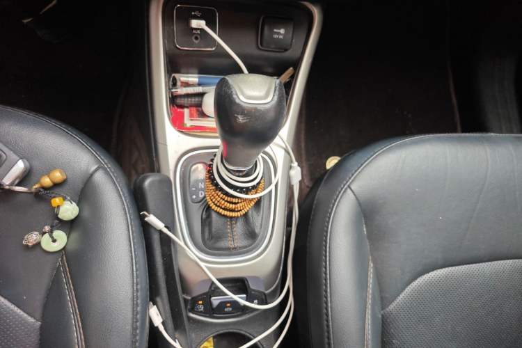 Used Jeep Compass 2019 200T Automatic Family Edition - Connected Large Screen Version Gear Lever