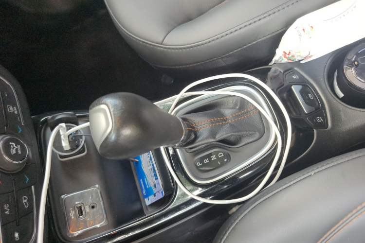 Used Jeep Compass 2019 220T Automatic Family Edition Gear Lever