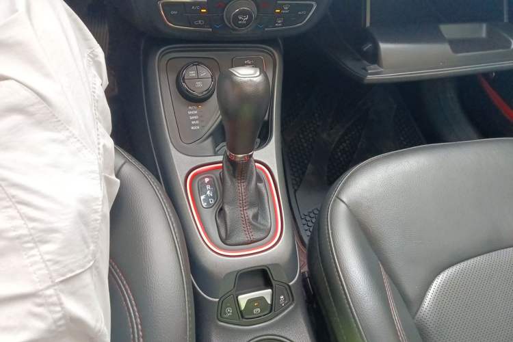 Used Jeep Compass 2019 220T Automatic Four-Wheel Drive High-Performance Flagship Edition Gear Lever