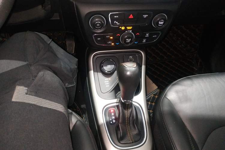 Used Jeep Compass 2019 200T Automatic Family Enjoyment Four-Wheel Drive - Connected Large Screen Version Gear Lever